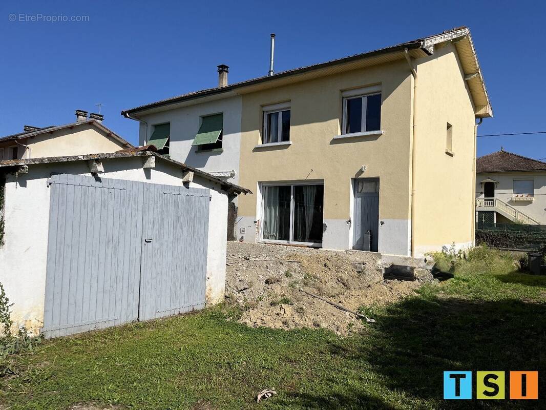 Maison à MONTREJEAU