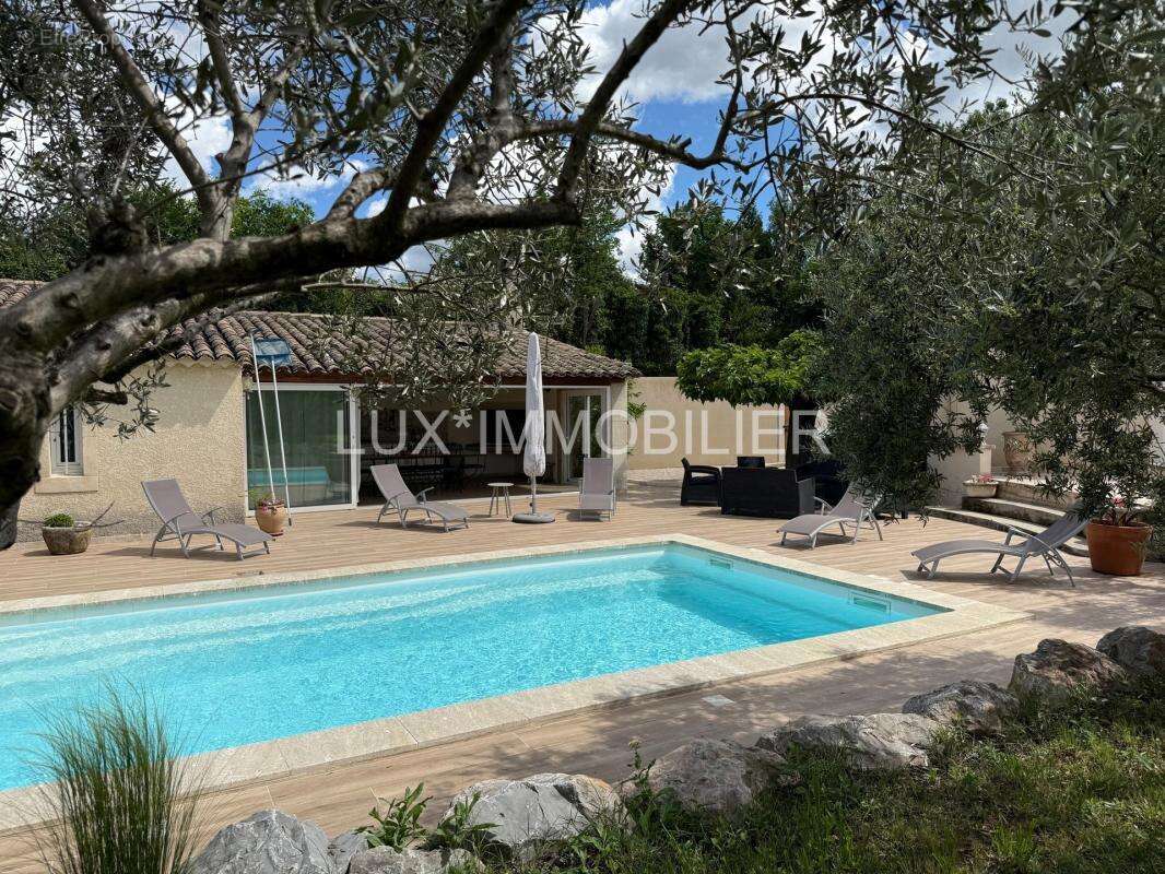 Noves - villa d'architecte, piscine pool-house, centre calme - photo 19