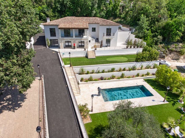 Maison à ROQUEFORT-LES-PINS