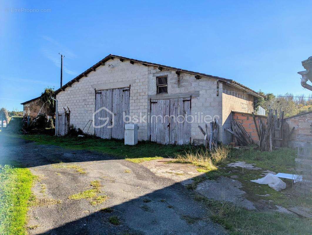 Maison à LA ROCHE-CHALAIS