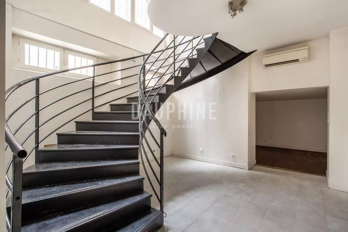 Commerce à PARIS-6E