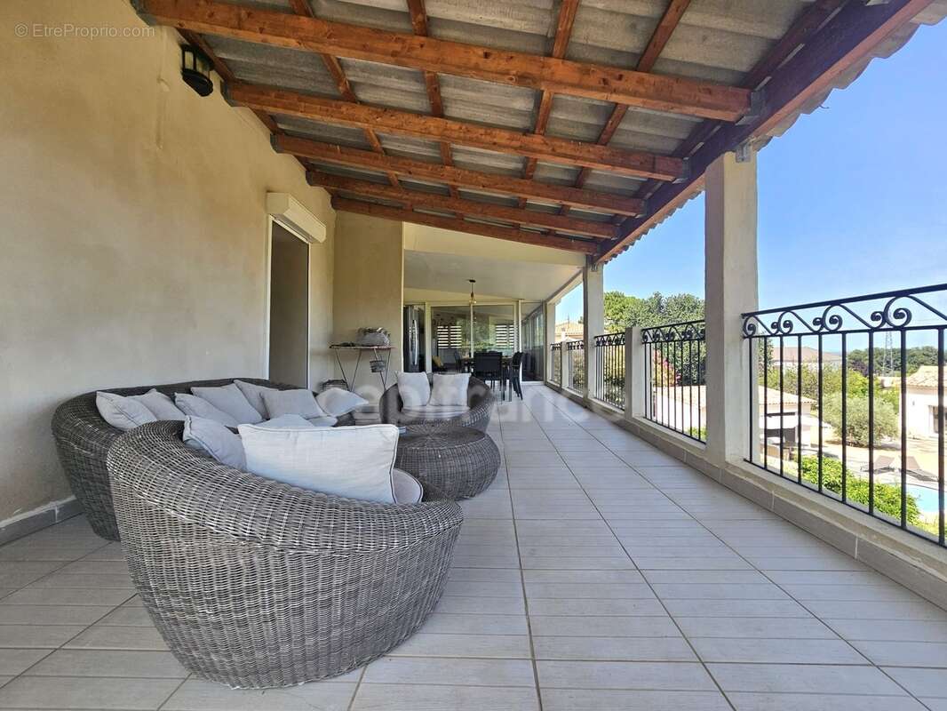 Ensemble immobilier de 368 m2 divisé en 3 habitations, piscine, terrain 1683 m2 à VESCOVATO (Haute Corse) - photo 16