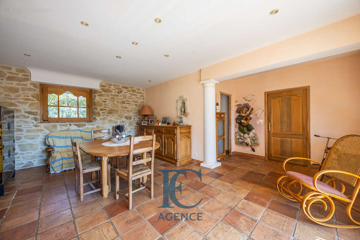 Maison de plain pied de 200 m2 - photo 4