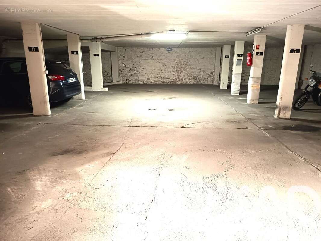 Photo 3 - Parking à PARIS-10E