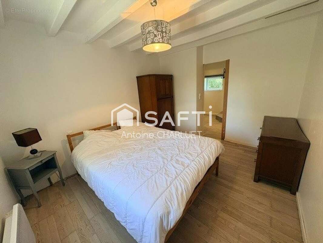 Maison 138 m² à Saint-Genou  - photo 5