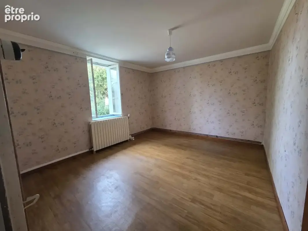 Maison avec dépendances et terrain - photo 3