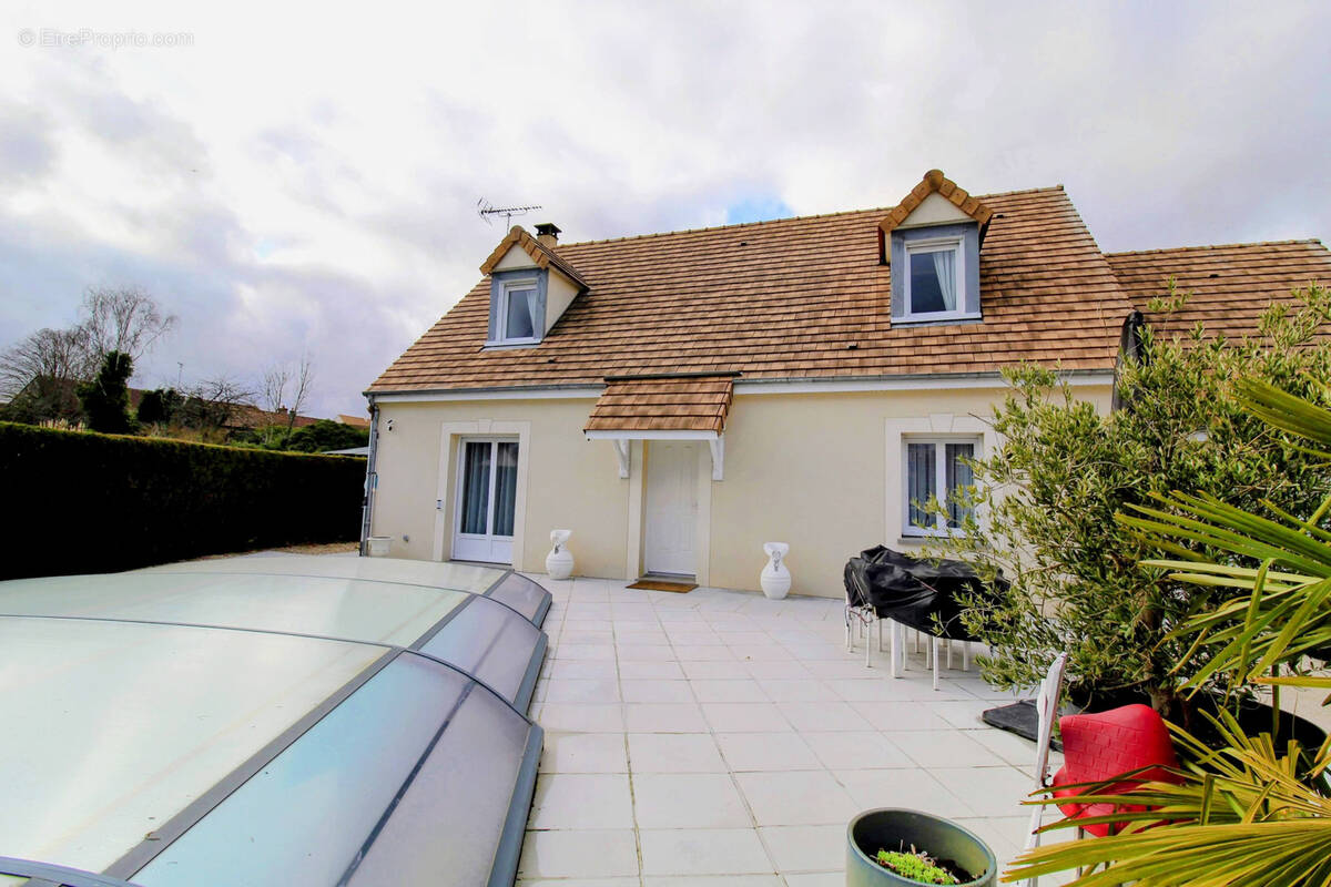 Maison à HOUDAN
