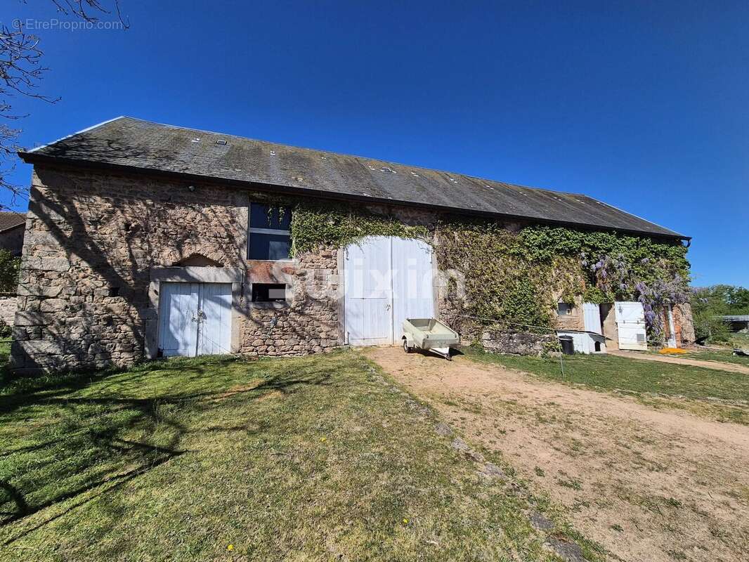 Maison à LA ROCHE-EN-BRENIL