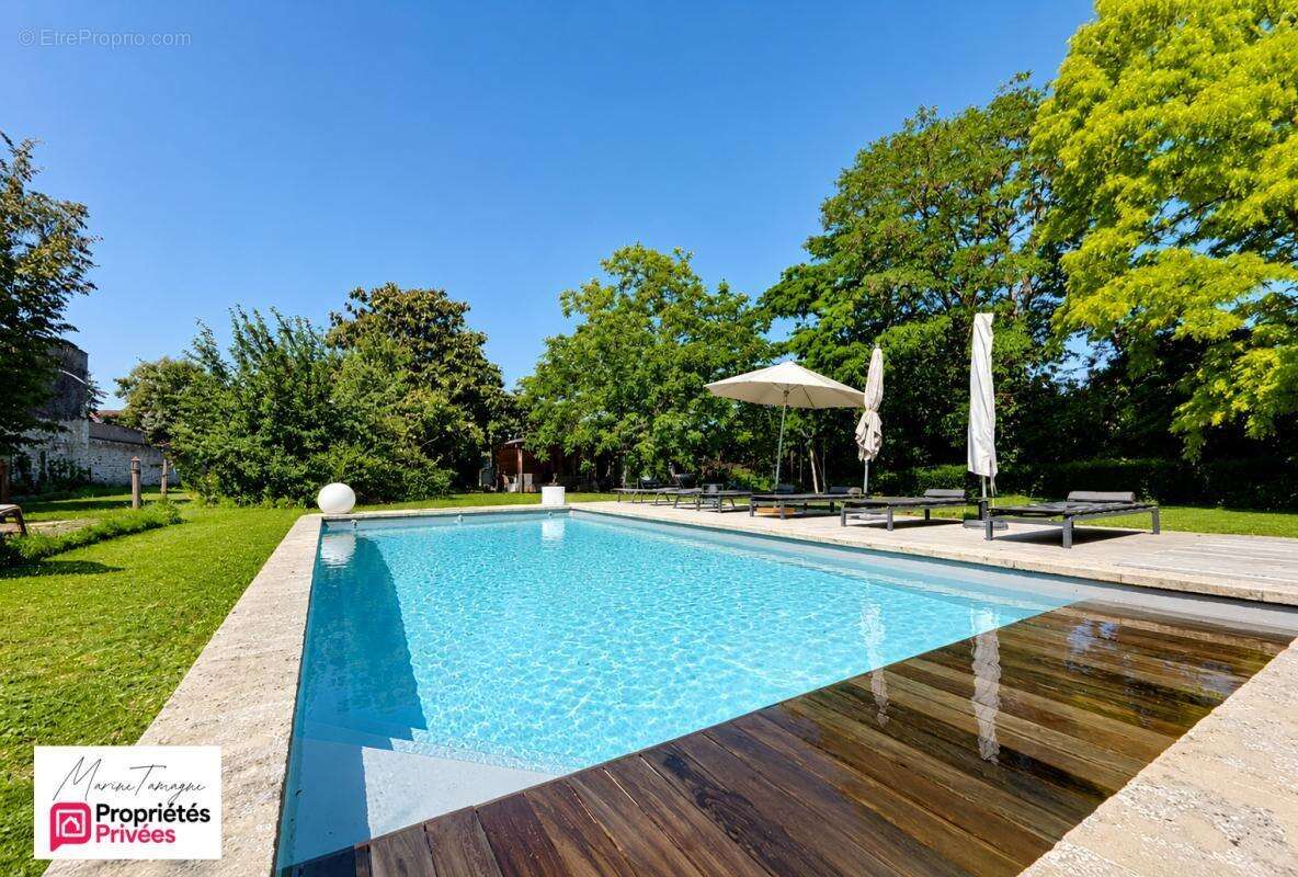 Fleurines : demeure de caractère de 270 m² avec  piscine chauffée et grand jardin - photo 3
