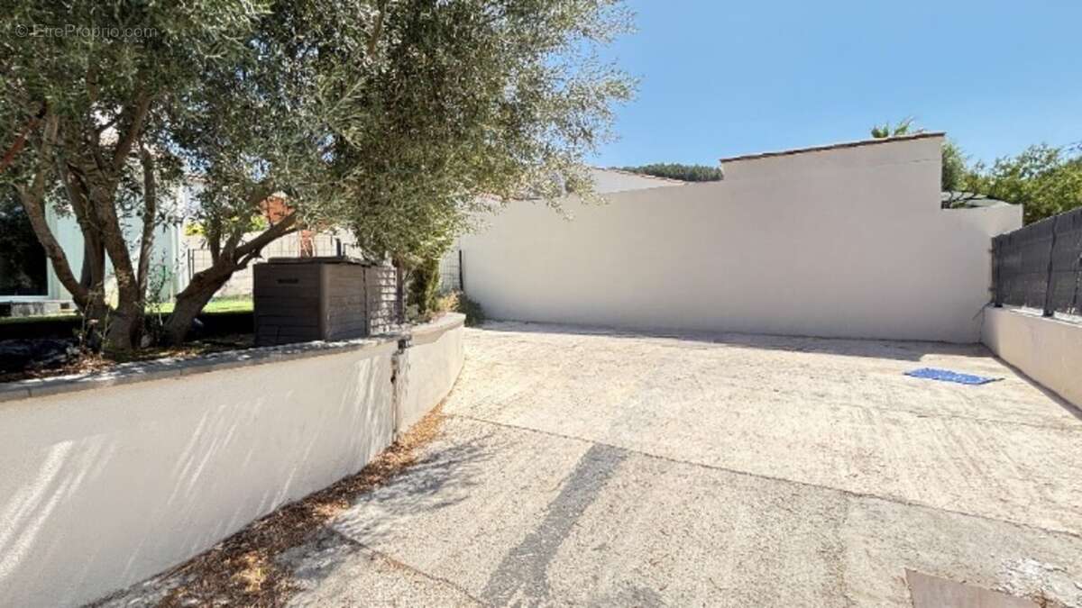 À vendre – Belle maison T4 avec piscine, jardin et terrasse - photo 3