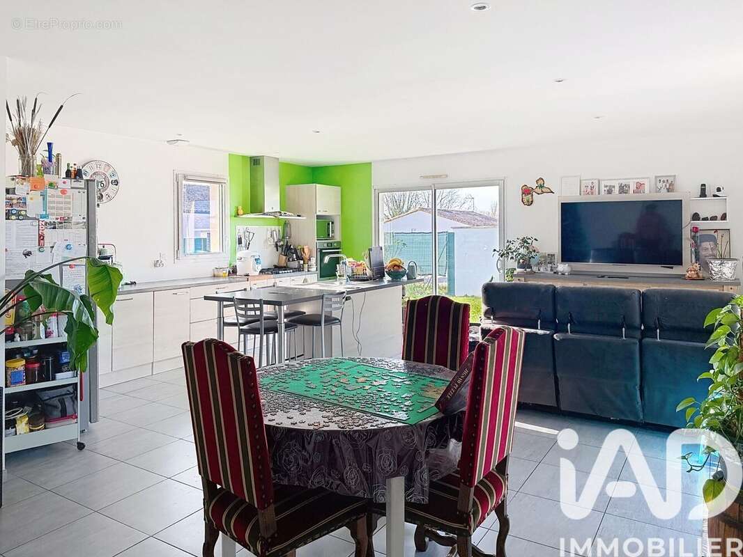 Photo 2 - Maison à SURGERES