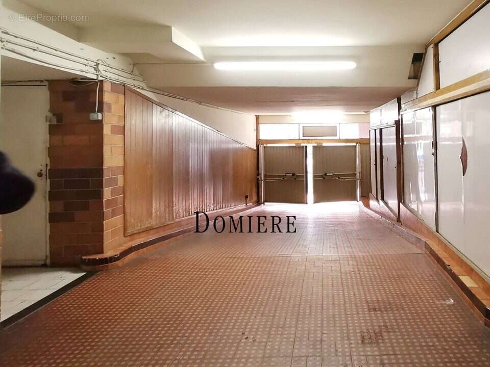 Parking à PARIS-17E