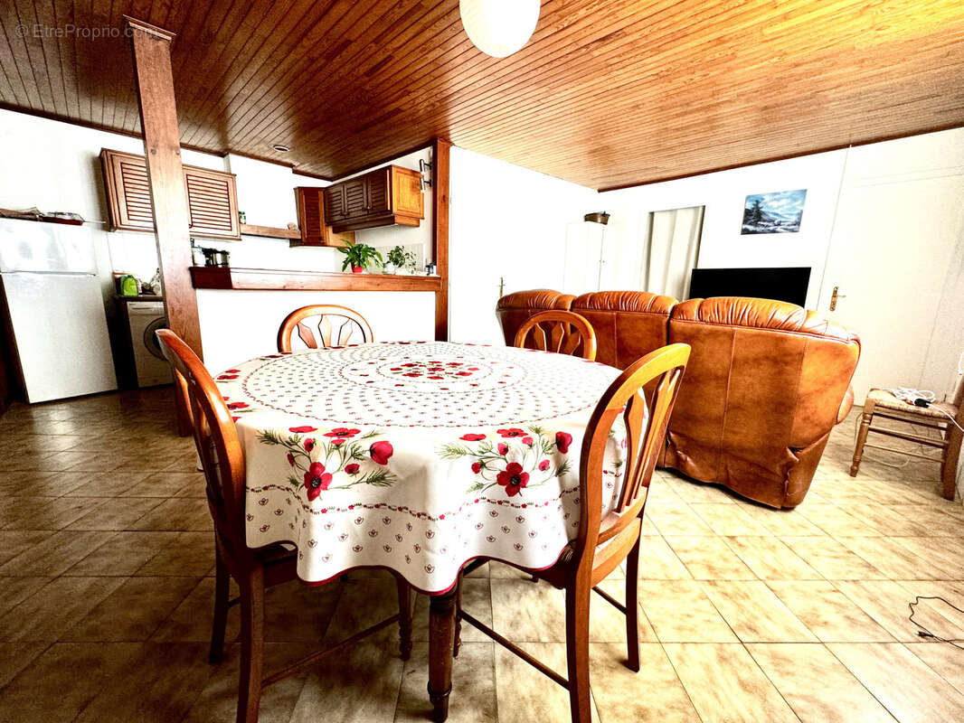 Commerce à LA TESTE-DE-BUCH