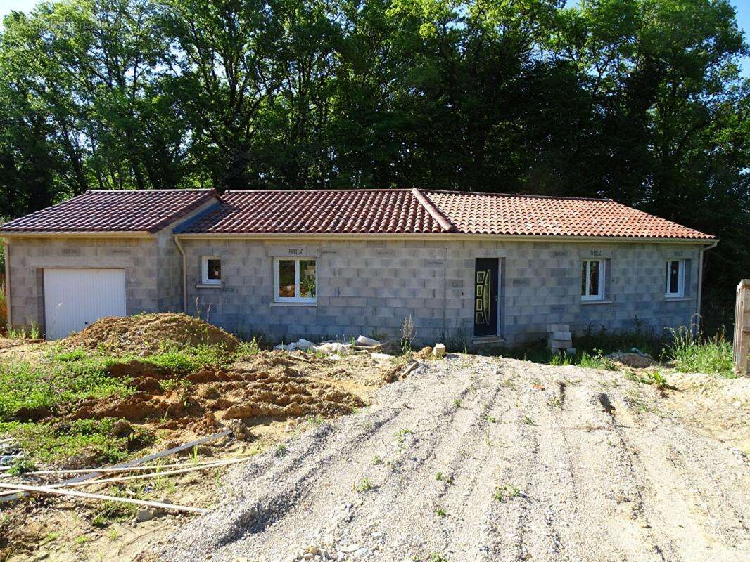 Maison à SAINT-AMAND-DE-COLY