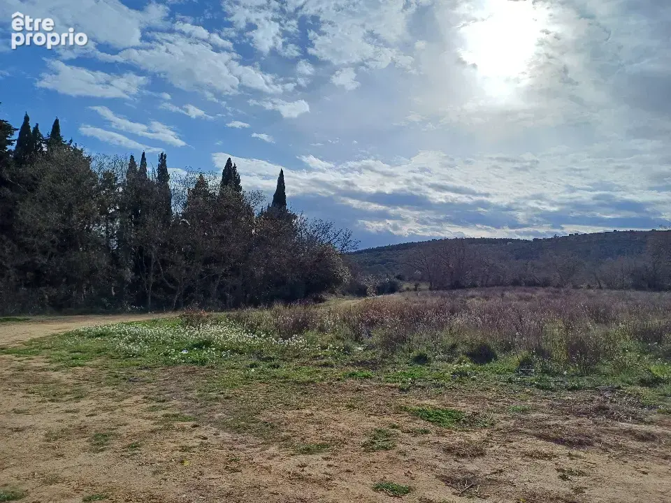 Terrain à THUIR