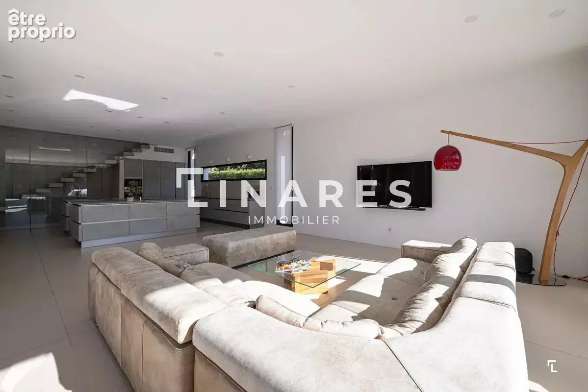 LA PRESTIGIEUSE - Villa T5 de 310m² - Piscines intérieure et extérieure - Salle de sport  - Cuisine d'été - Jardin 990m² - 13420 - photo 9