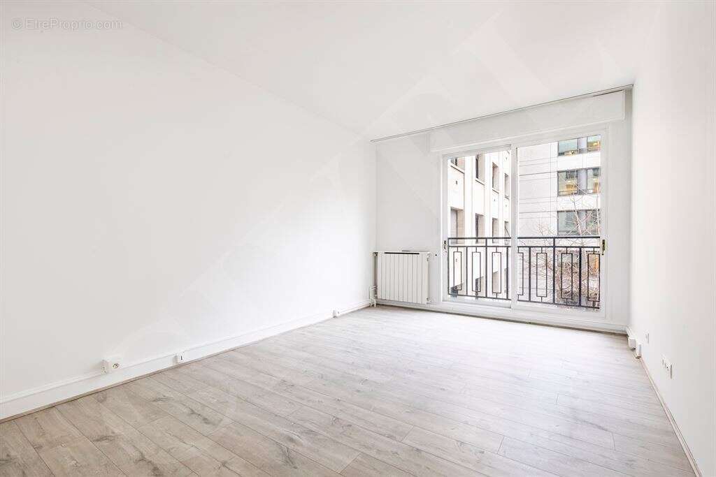 Appartement à PARIS-8E