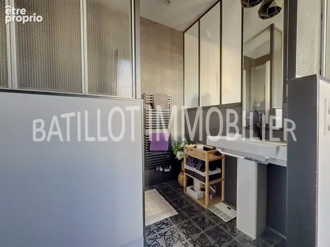 Reims, secteur St Thomas, bel appartement ancien, 2 chambres et très belle pièce de vie. - photo 9