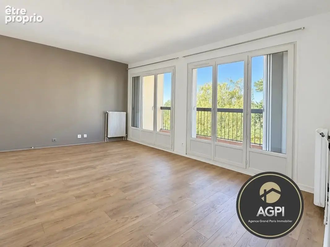 Séjour avec accès direct à un balcon
