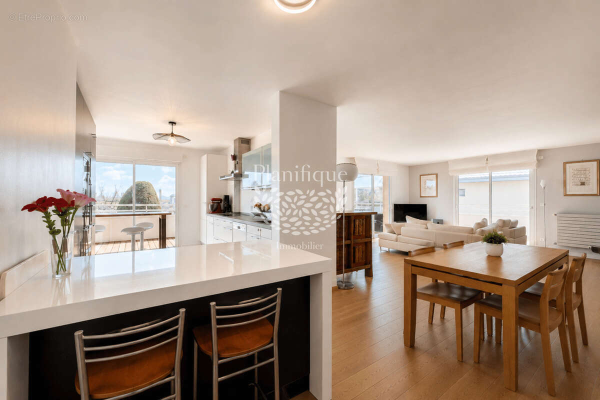 Splendide T5 à Divonne-les-Bain, 54 m2 de terrasse - photo 4