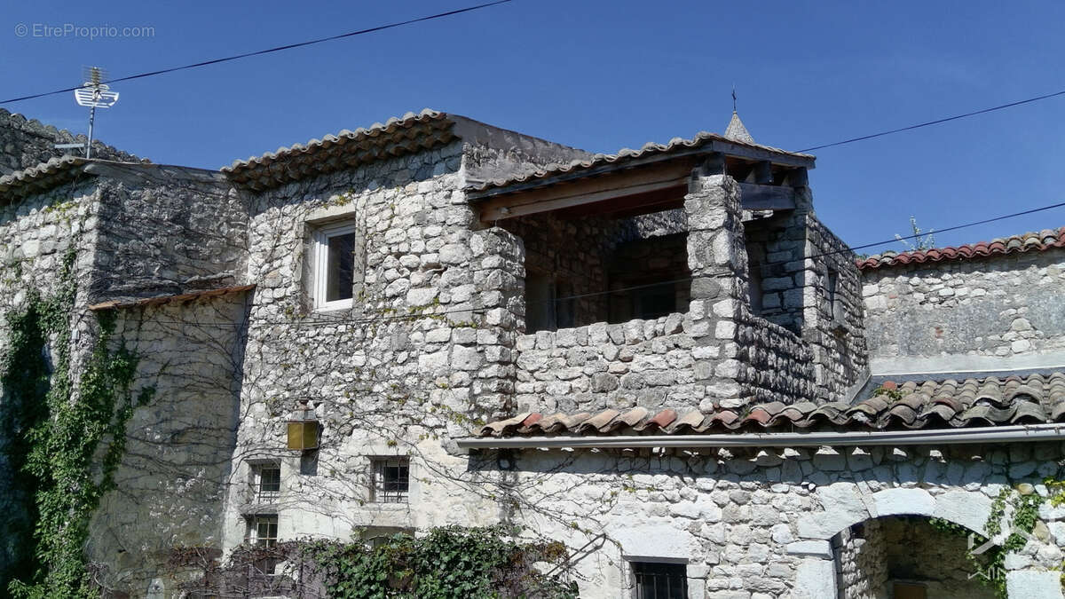 Maison à LA GARDE-ADHEMAR