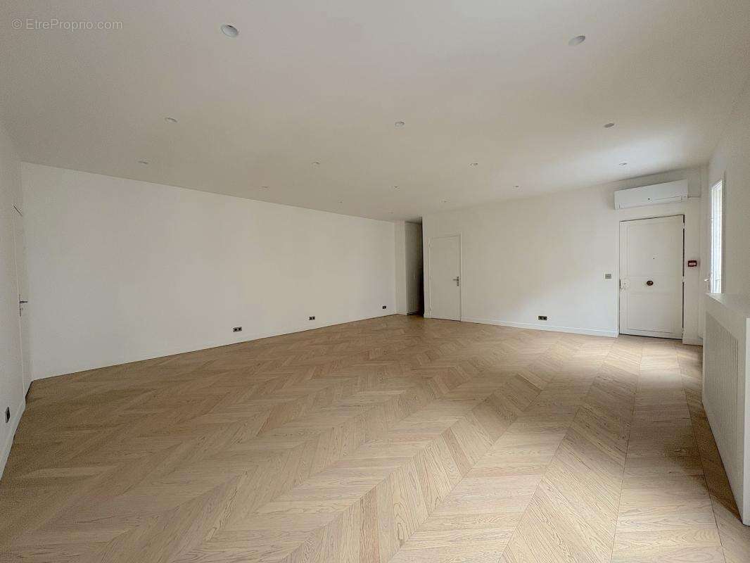 Appartement à PARIS-8E