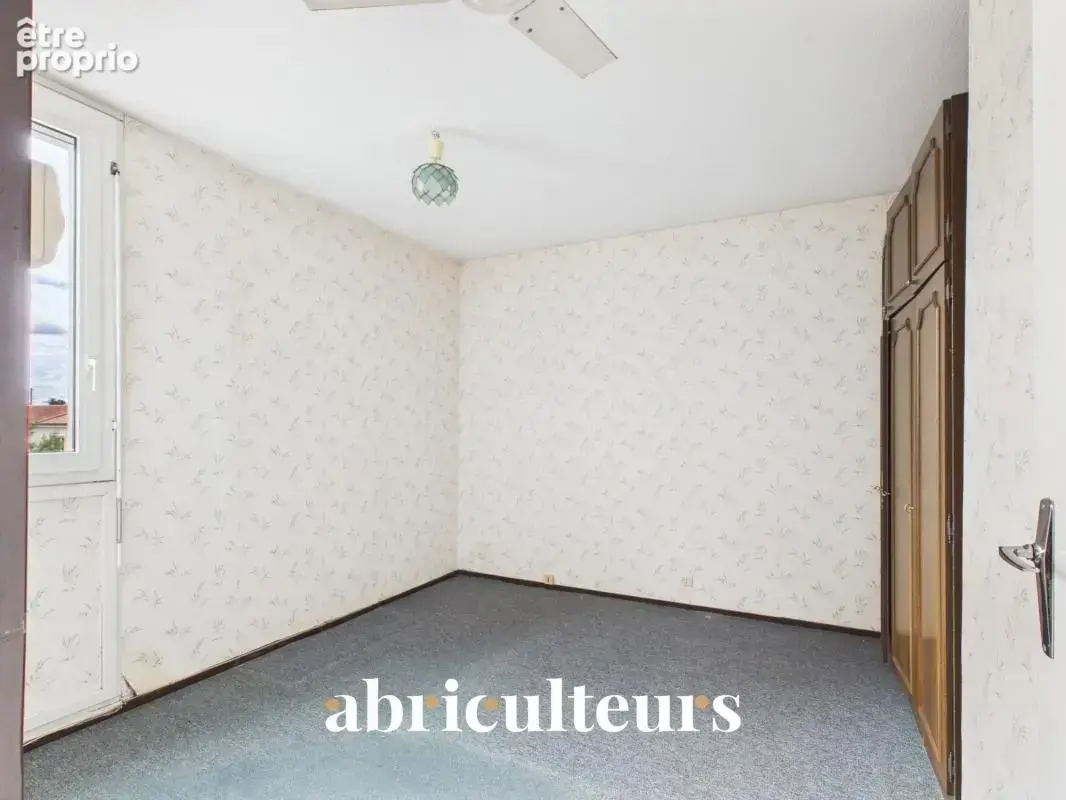 Talence : T4 traversant de 80 m² avec balcon, parking et cellier, à rafraîchir - photo 15