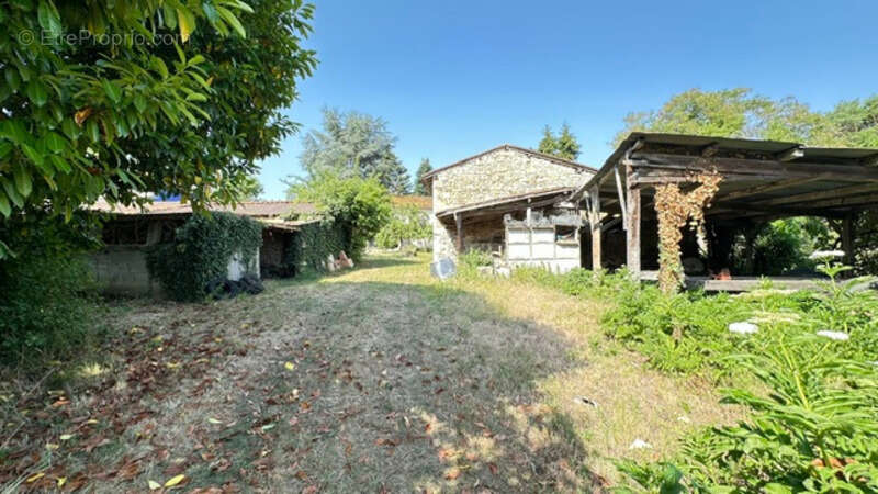  Corps de ferme à rénover – Un fort potentiel au cœur de la campagne CHARMANT (16) - photo 10