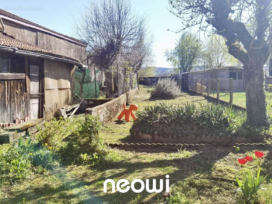 Bâtiment d'habitation de 6 pièces avec JARDIN et GARAGE - photo 3