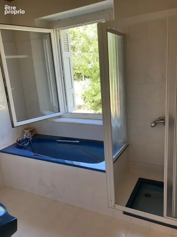 Propriété exceptionnelle en bord de rivière avec 3 appartements, grands garages et magnifique jardin à Axat - photo 23
