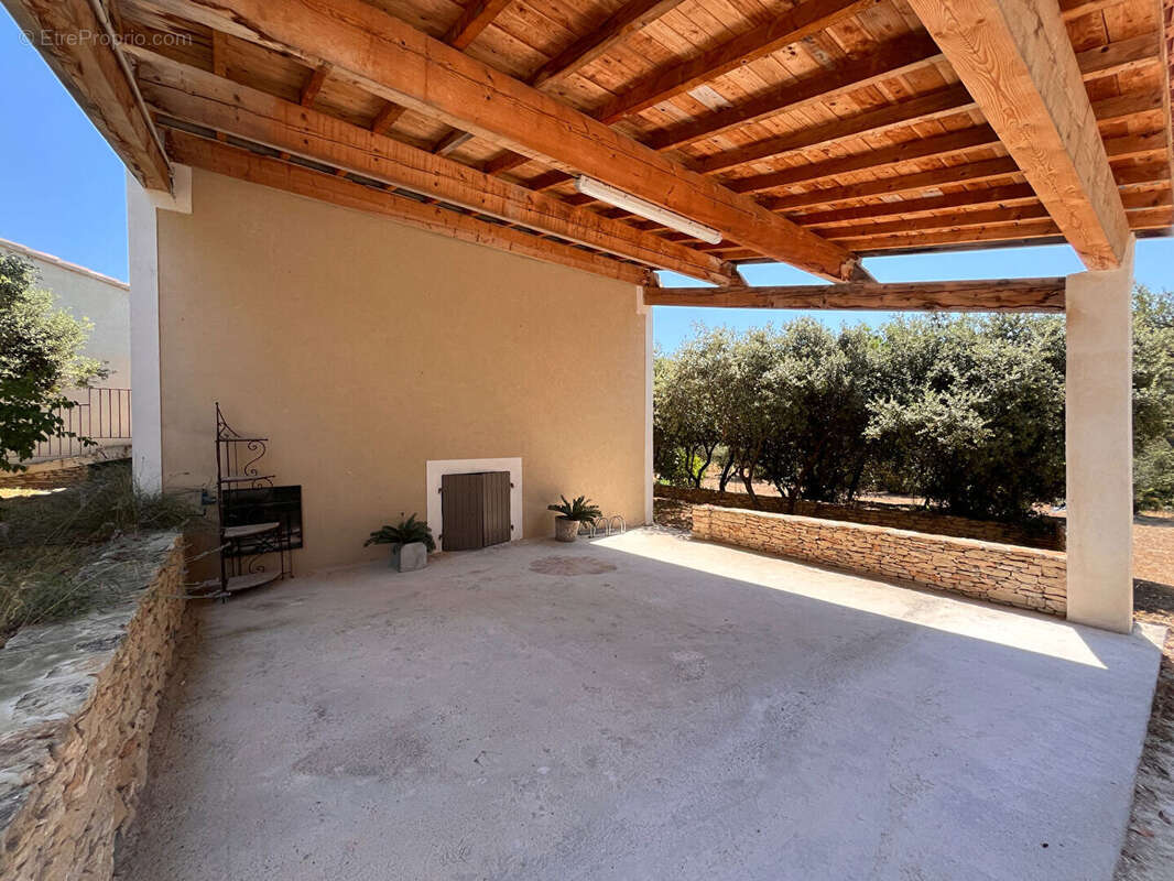 Maison Cabrieres D Avignon 7 pièce(s) 258 m2 - photo 16