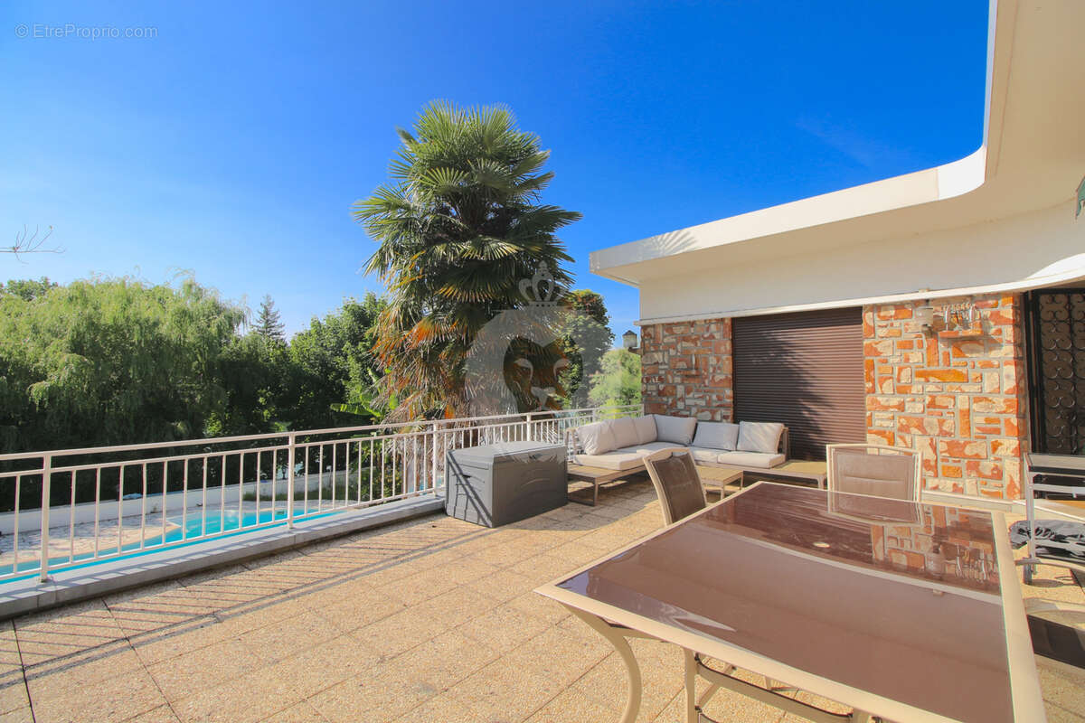 Maison à CHENNEVIERES-SUR-MARNE