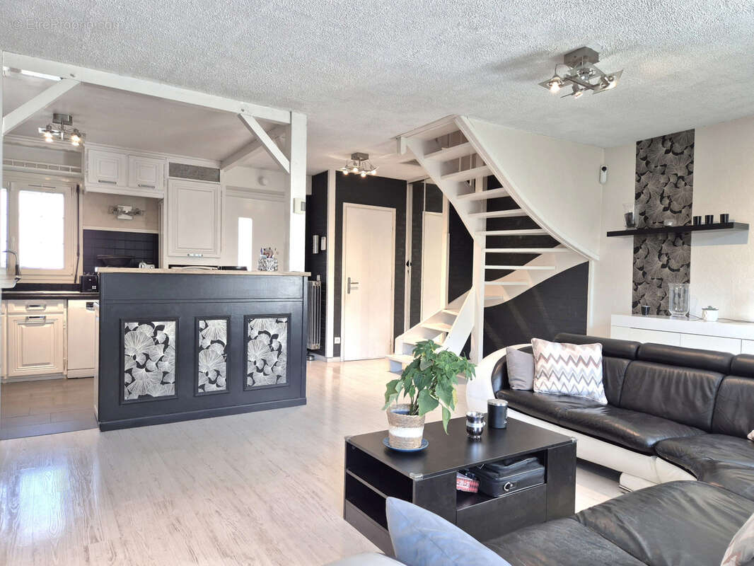 Maison à SAINT-PIERRE-DU-PERRAY