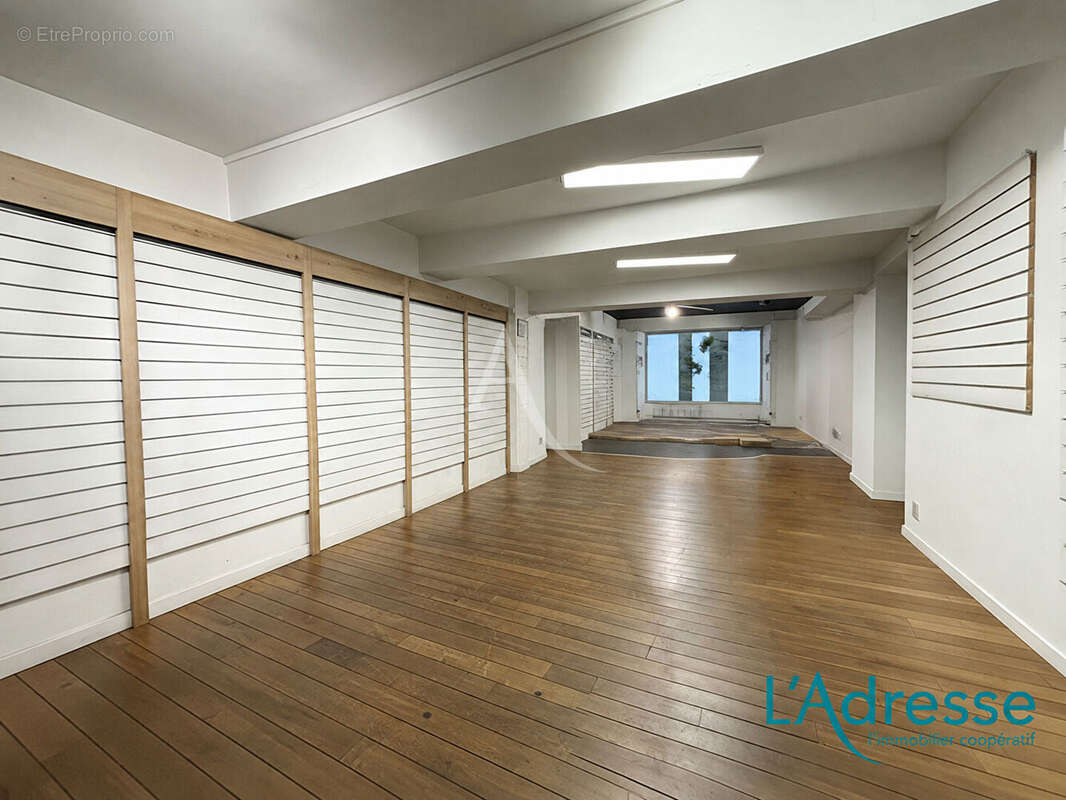 Local commercial avec stockage 600 m²  Mayenne Rive gauche SAINT-MARTIN - photo 3