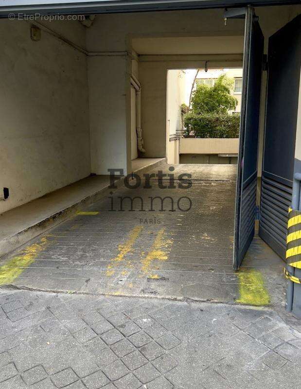 Parking à PARIS-10E