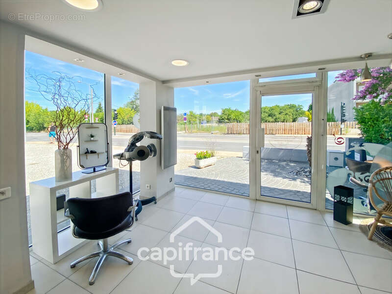 Commerce à LE HAILLAN