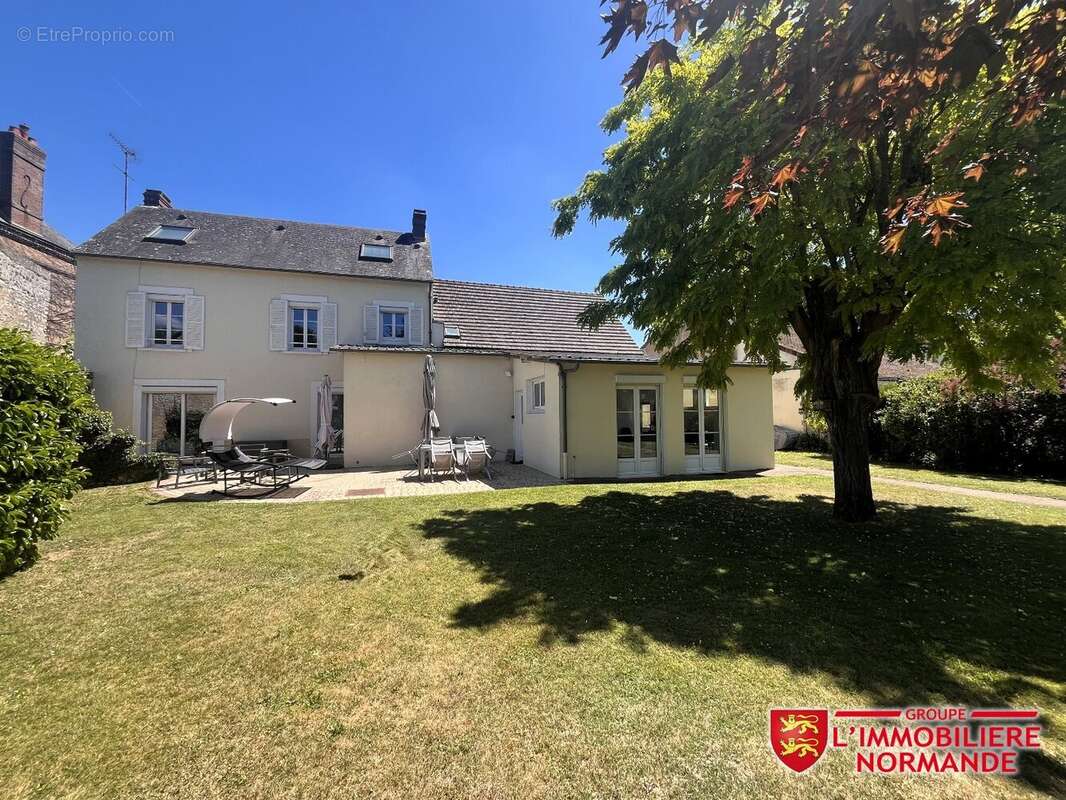 Maison à MENILLES
