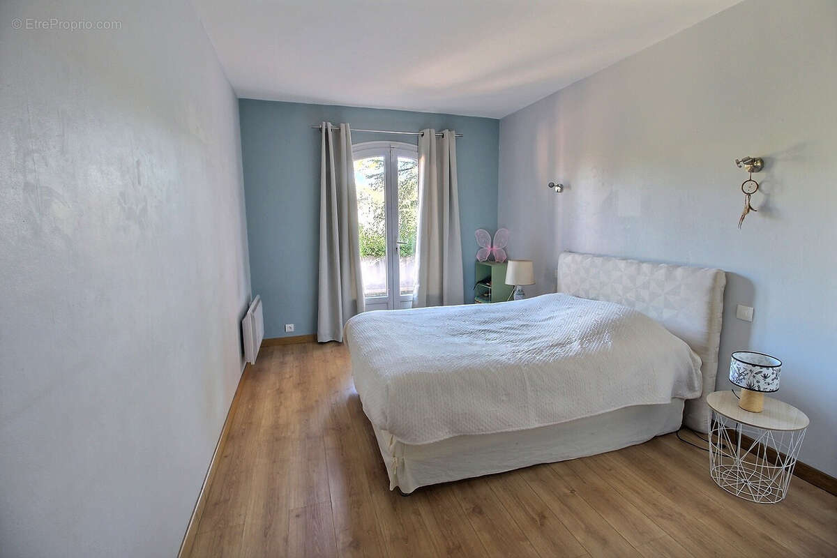 Maison à SAINT-CLEMENT-DE-RIVIERE