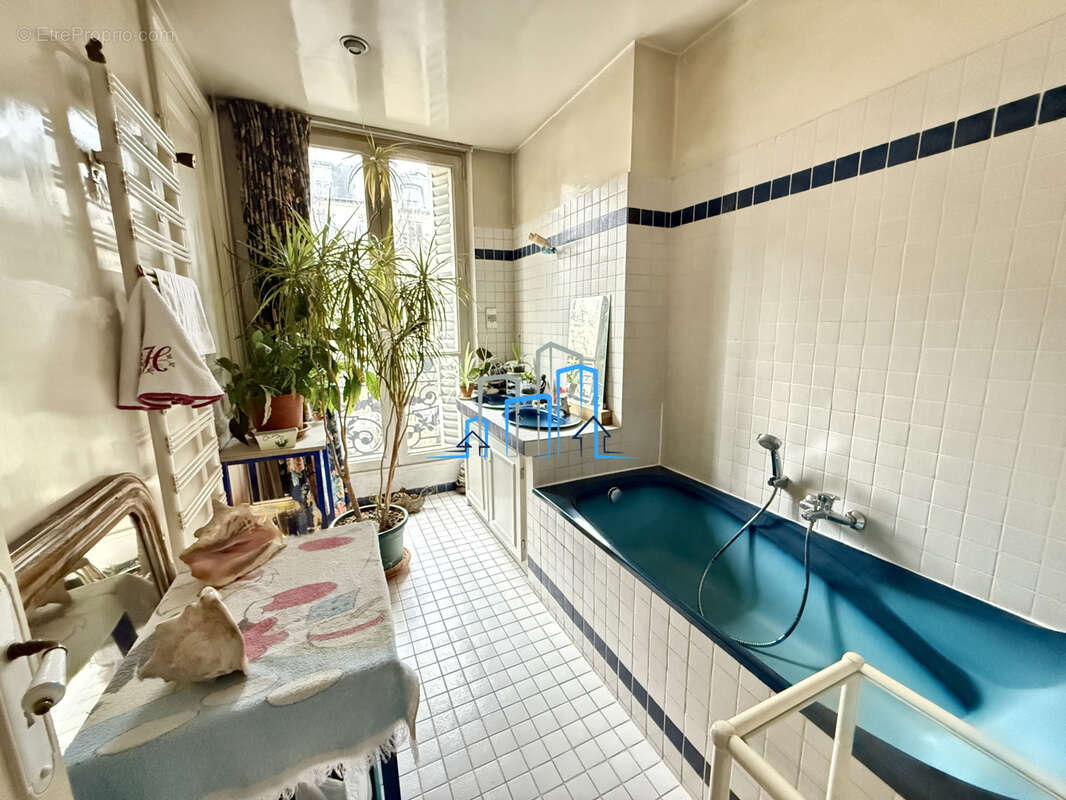 Appartement à PARIS-10E