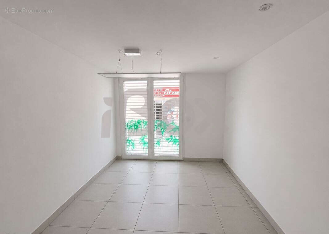 Toulon champ de mars bureaux 93m2 garage double terrasse acces pmr - photo 4