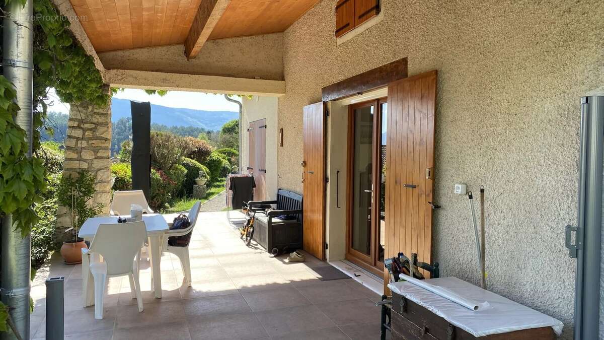 Maison à LAVAL-D'AIX