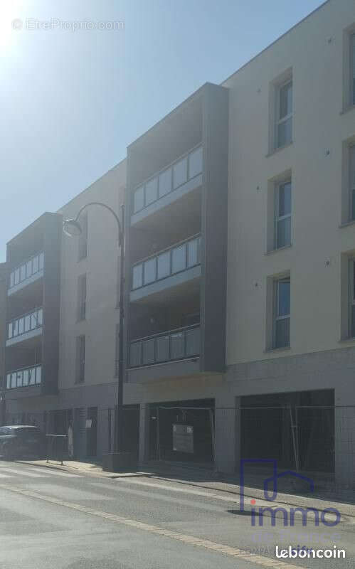 Commerce à SAVIGNEUX