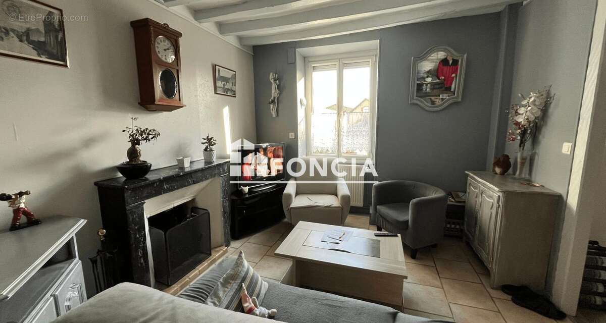 Maison à CONLIE