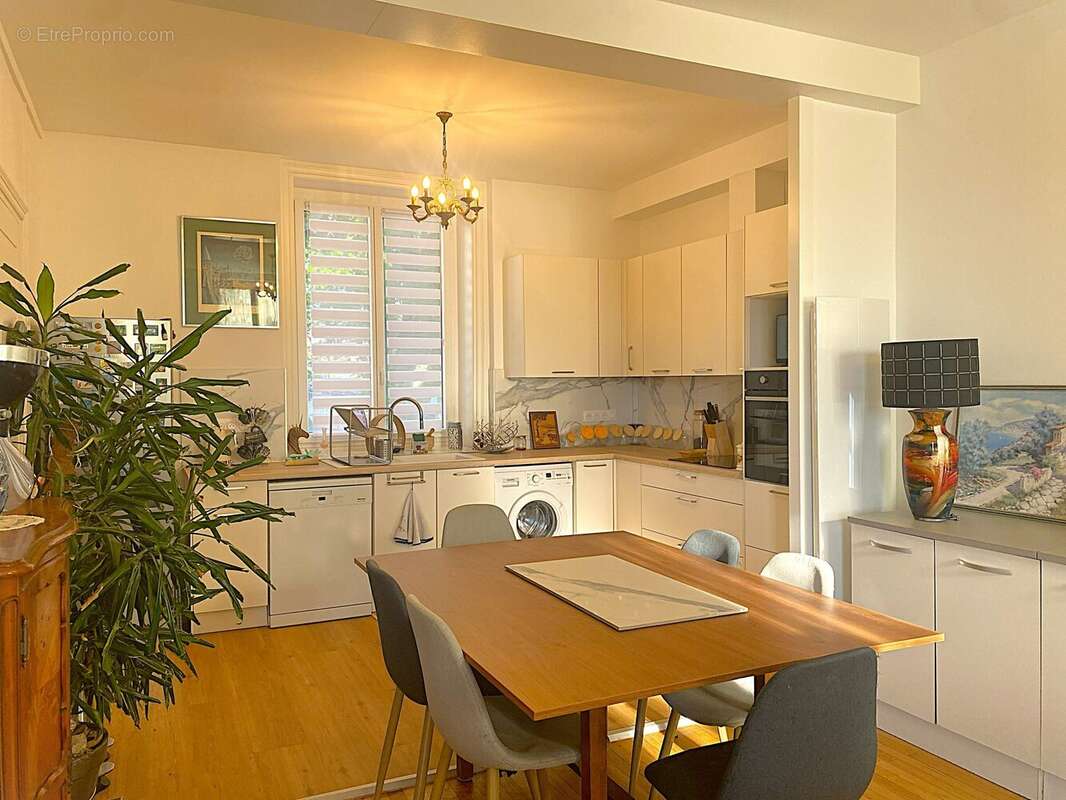 Appartement à NEUVILLE-SUR-SAONE