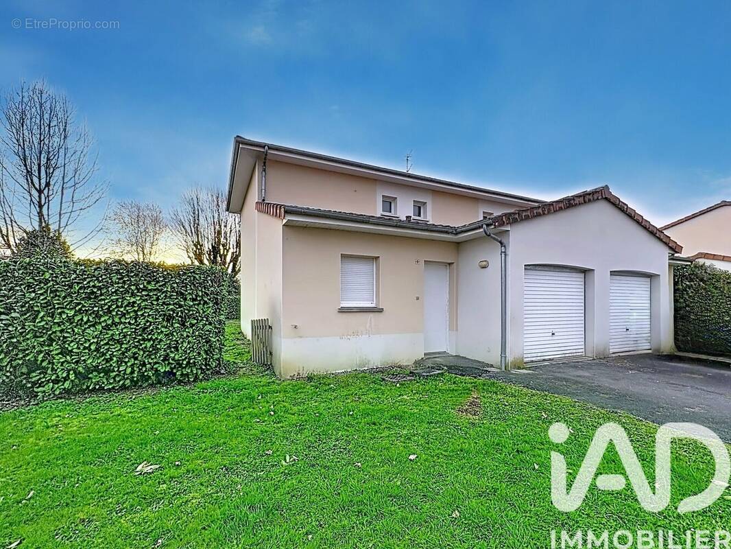 Photo 1 - Maison à TERRASSON-LAVILLEDIEU