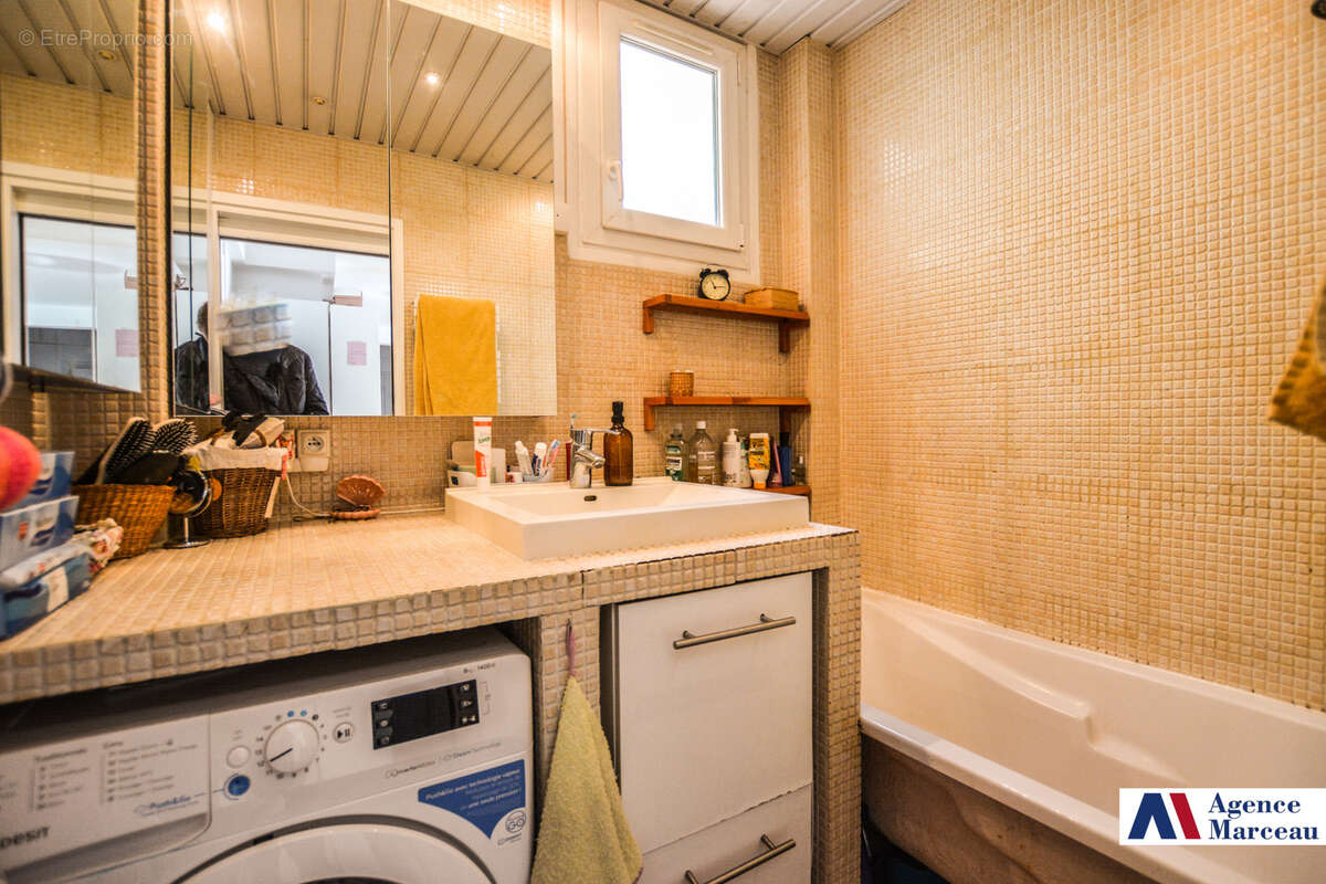 Appartement à COURBEVOIE