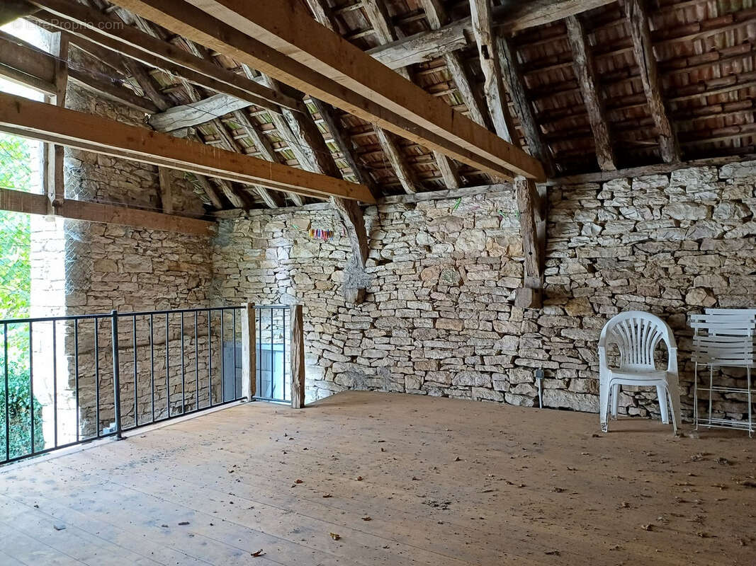 Maison de village rénovée avec dépendance et jardin - photo 12