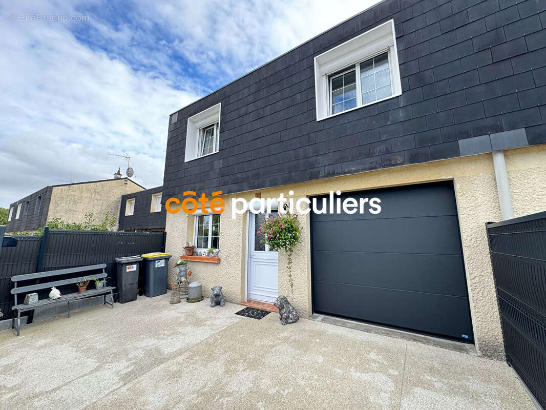 Maison à SAINT-SEBASTIEN-DE-MORSENT