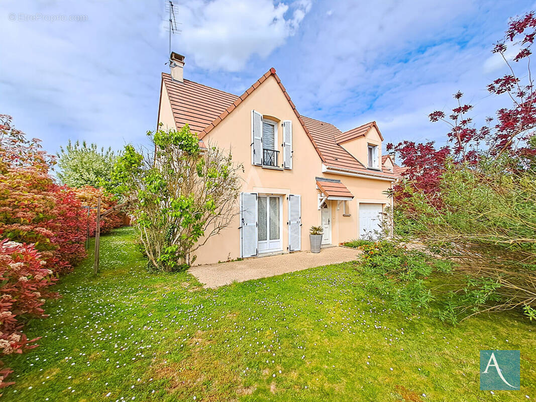 Maison à OLLAINVILLE
