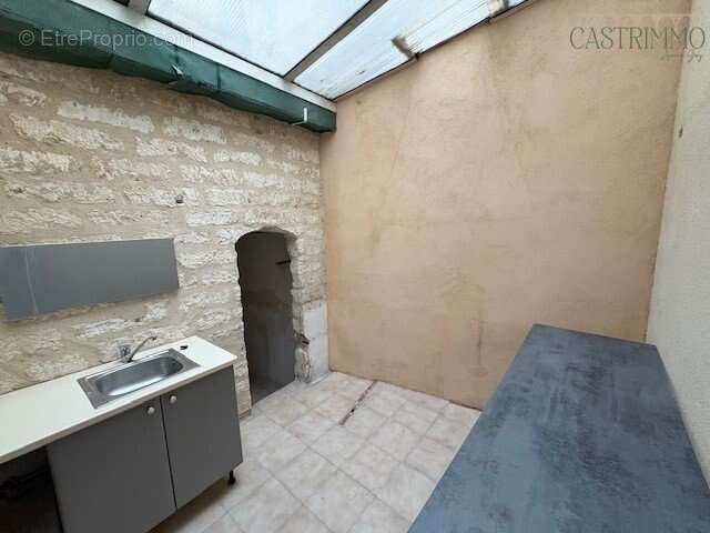 Commerce à CASTRIES